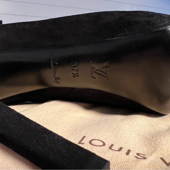 Louie Vuitton black booties very nice and comfortable shoe - Picture 4 of 6